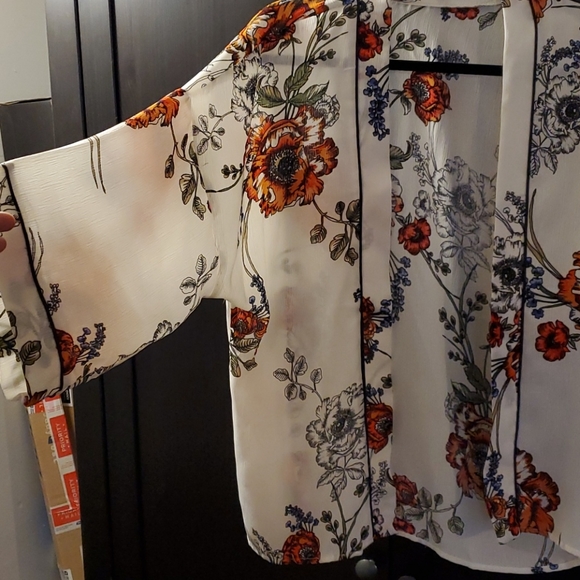 Short Kimono Cover-up/ Cardigan - Picture 2 of 4